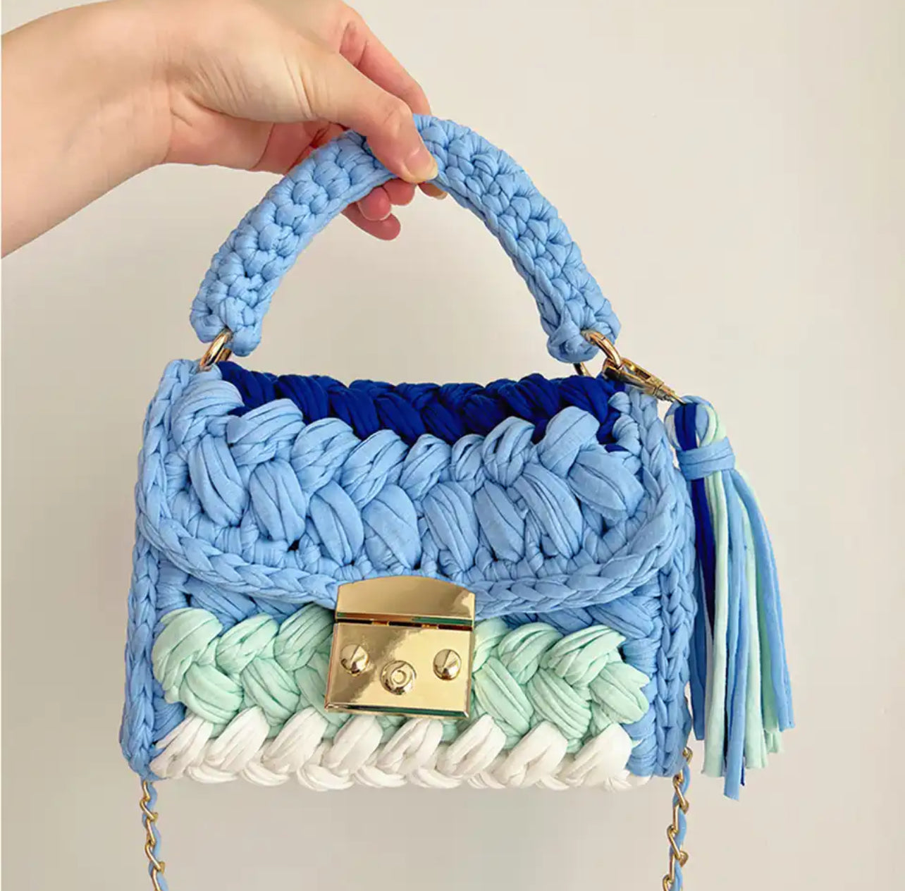 Colorfill weave tassel purse