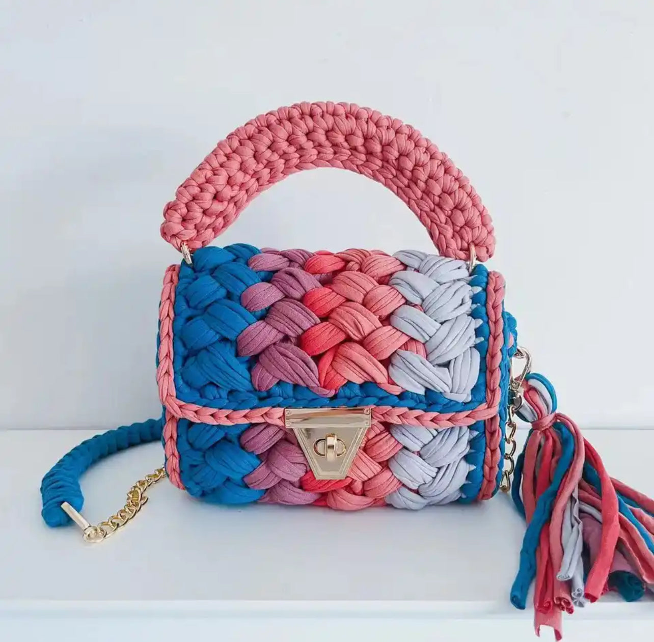 Colorfill weave tassel purse