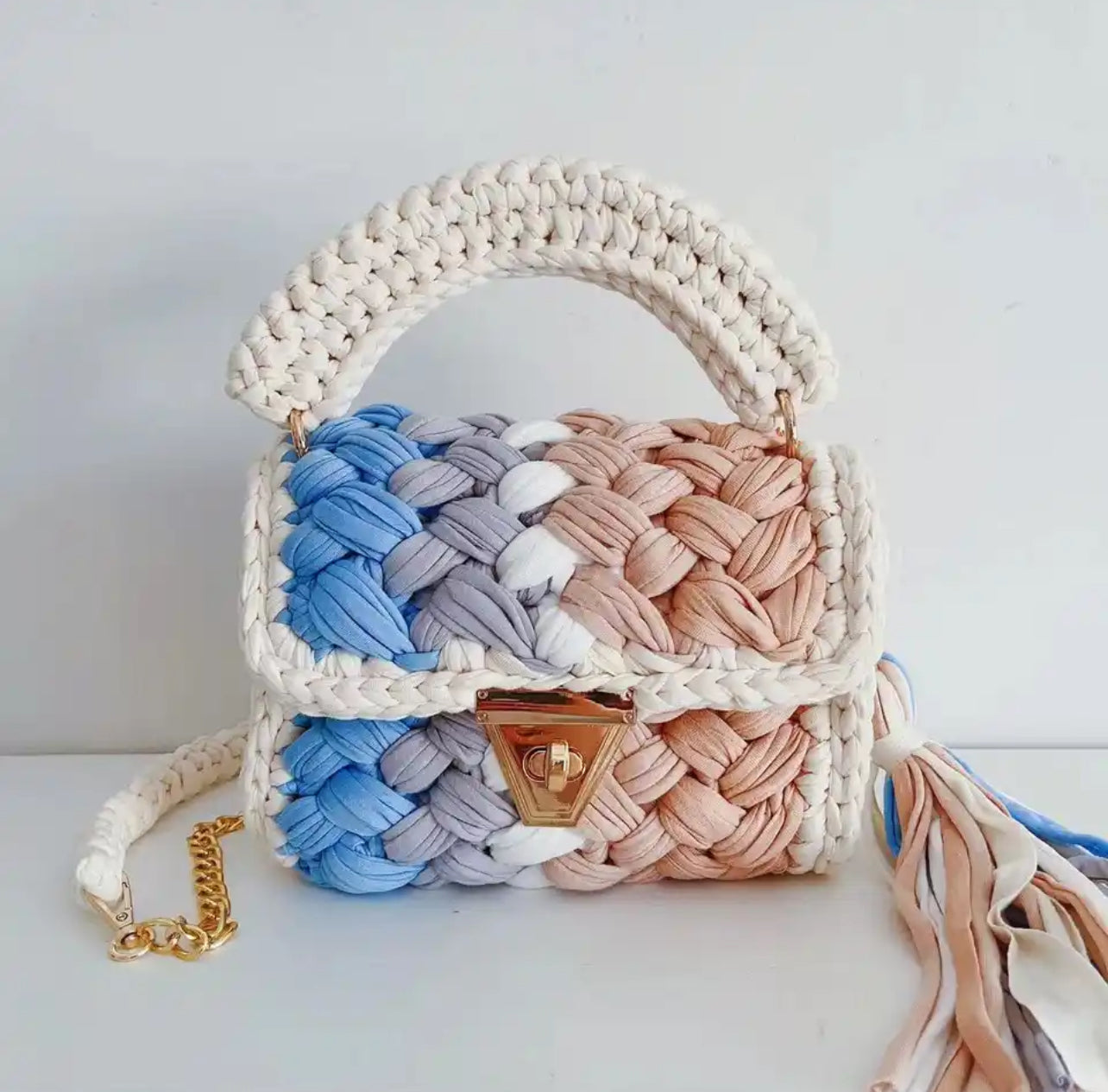 Colorfill weave tassel purse