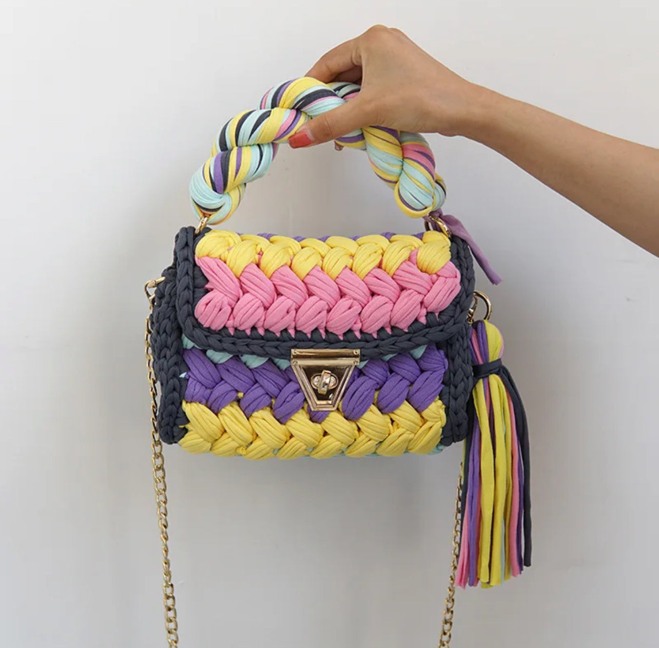 Colorfill weave tassel purse