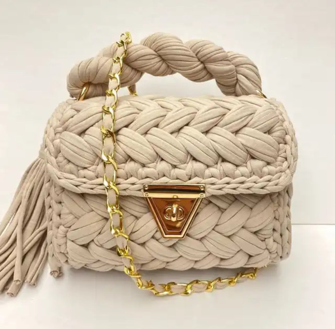 Colorfill weave tassel purse