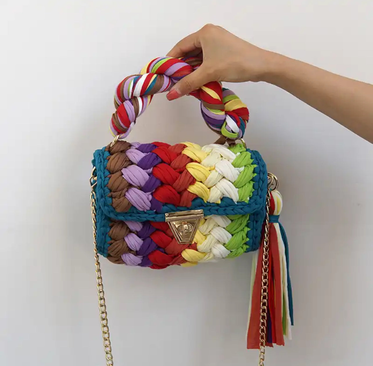 Colorfill weave tassel purse