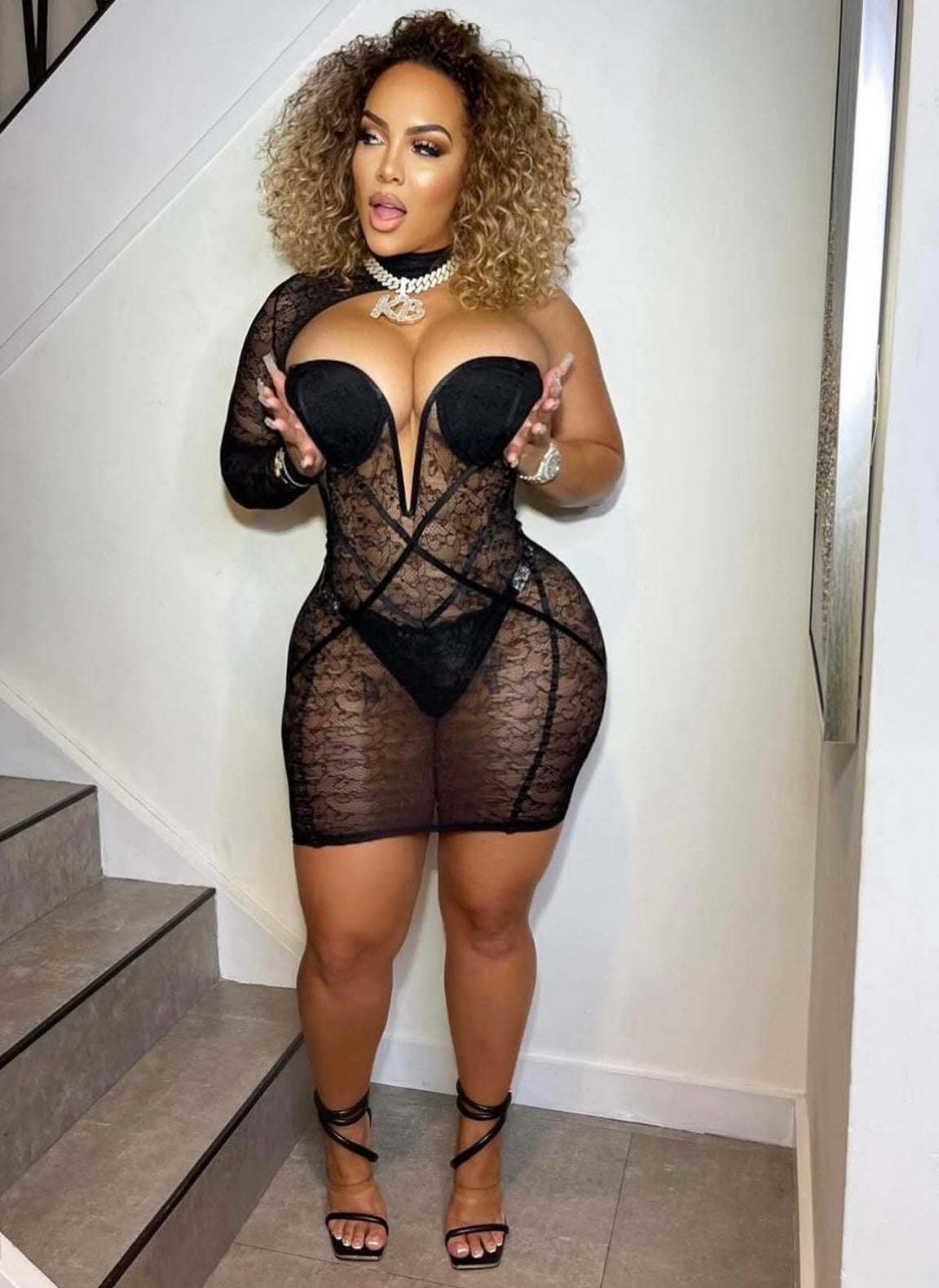 Viseveche aligned lace mini dress